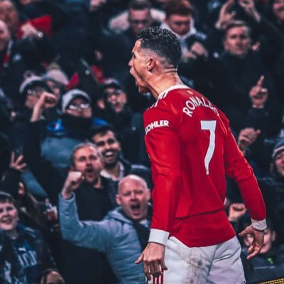 Cr7 fanboy❤️|| Football fanatic⚽️|| United till I die ✌️|| Music junkie 🎶🎵 ||Movie lover 🎥 🍿|| Emerging Art 🖼 lover