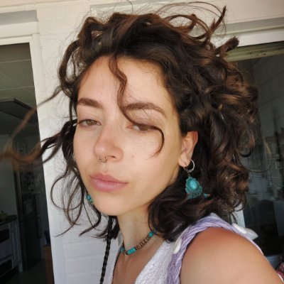 WithStanaKatic's profile picture. el sol arde pero el mar lo engullirá y lo verás caer