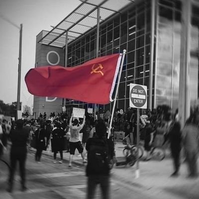 Marxist-Leninist-Maoist

Bütün komünistlerin şu gerçeği anlaması gerekir: Güç silahtan doğar.