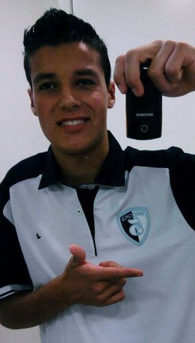 Marcus Vinicius, 17 anos, leonino, palmerense, solteiro.
Gosto de curtir a vida intensamente.
Quer me conhecer melhor? 
MSN marcuspho2009@hotmail.com