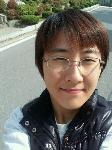세상과소통하고싶어요 긍정적이고양심이살아있는사람을좋아해요잘부탁드려요