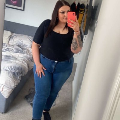 AmyIrving16's profile picture. 