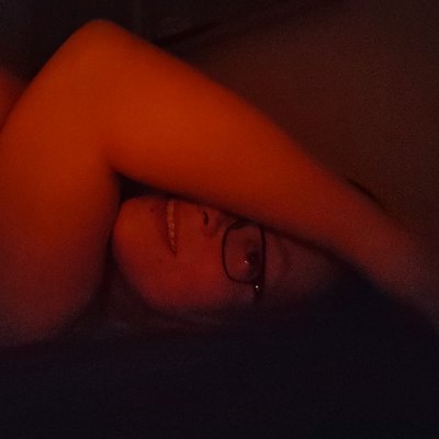 chaotic, queer floofball | liebt poly ♥ | Irgendwas zwischen Mental Health und Kink | Switchendes Miststück | #notjustsad | @Ph0enixNest__ |
they/them