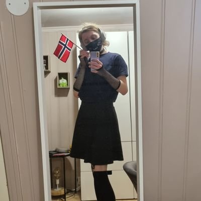 SnakierDrip55's profile picture. Norwegian, she/them, bi, part time femboy full time trans femme