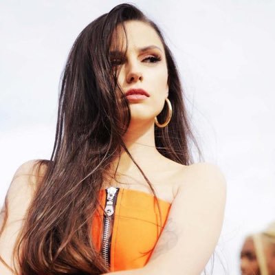 Cher Lloyd Chile 🇨🇱 , para todos los Brat's chilenos y del mundo. síguenos en Instagram como @cher_lloyd_chile2021
