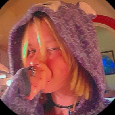 Ashley_hi0's profile picture. for those who want to add me on snap (friends only) my snap is https://t.co/AOR3gnUn2f