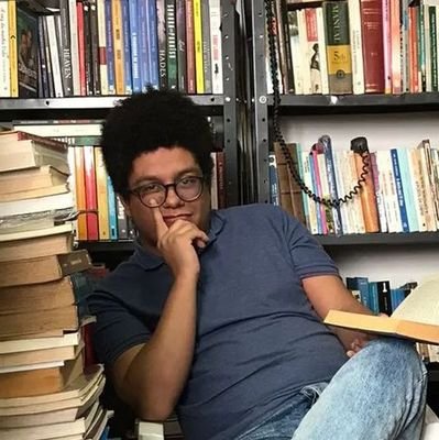 Marxista Antropófago. Mestre em direito.
Aqui você só vai encontrar propaganda comunista, PT, gatos e uma ótima curadoria de memes.