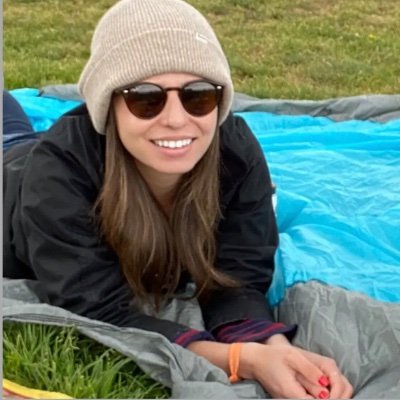 lizzy_landau's profile picture. expert jaywalker