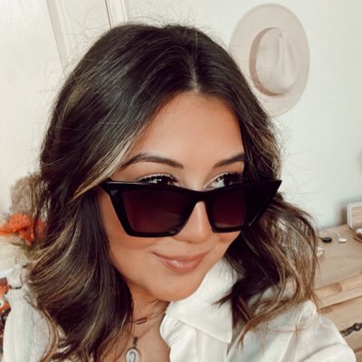 CrissyFab22's profile picture. ✌️Love &FASHION