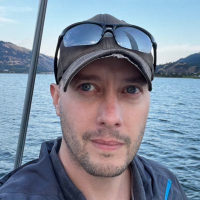 3D modeler/animator, and software developer (games, iOS, Android). Currently rebuilding a house. Game marketing, flying, scuba, skiing, law. L: 🇺🇸 🇪🇸 🇩🇪