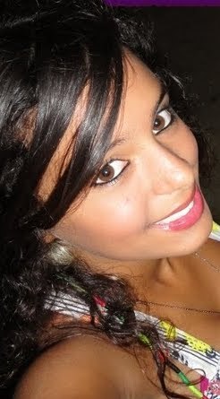 Eu sou trαdicionαl. Sou convεncionαl, αpεsαr dε não sεr normαl. Sε εu mε corto, εu sαngro, Sε bαto o dεdo no pé dα mεsα, dói. Sou umα pεssoα comum.