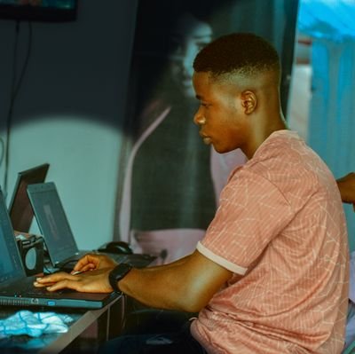 Am a professional photographer📸 and am also in support of football