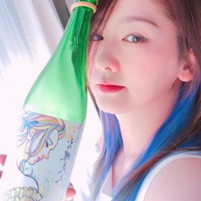 日本酒好き🍶 たまにオリジナルも歌っています。色んなジャンルを歌いますが、明るい曲はあまり歌いません。洋楽と暗い曲が好き。HRHM,Game Song(FF, NieR),BAND-MAID