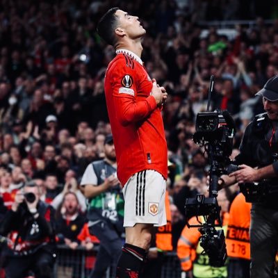 Professional football player and Manchester United Fan ❤️❤️  please Follow and i Follow back old account got hacked