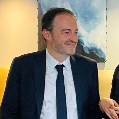 Elu Municipal #Horizons-Sc Po Bordeaux-
Entrepreneur
Conseil/Gestion financière/Librairies Courbevoie/LGC