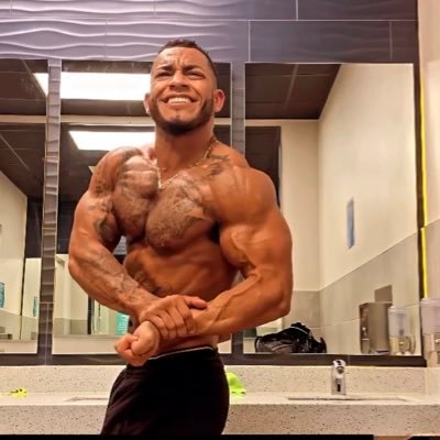 ⚫️ᴍᴀsᴛᴇʀ ᴛʀᴀɪɴᴇʀ/NASM Nutritionist ⚫️3xNPC Classic Physique champ🏆 ⚫️ owner of @tbm_finish_strongllc @finishstrongfitnesss @gcu 👨🎓