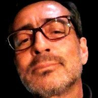 Pai de 3 meninas.
Documentarista
Roteirista.
Produtor de TV
Professor
Hoje, Especialista em investimento imobiliário.