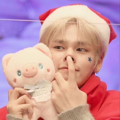 🐽serim🐽 ♡cravity♡
@cravity_twt
🌷🍭🍡
luvity ♡
ทวีตหลัก: @thv_kvjm ♡