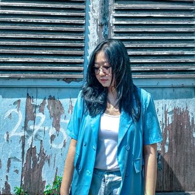 ariiinAY's profile picture. stiil be yourself 
i can do it !