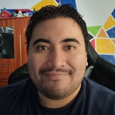 JulioLopez1710's profile picture. 