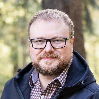 Husband, father, director of PyCon Canada. Python, Go, JavaScript, systems & infrastructure.