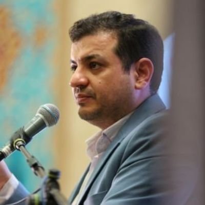 یک انقلابی: بیزار از چپ و راست کَمْ مِنْ ثَنَاءٍ جَمیلِ لَسْتُ أَهْلأ لَهُ نَشَرْتَهُ