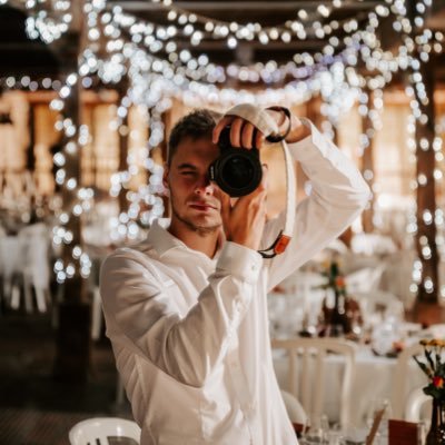 Photographe, mais aussi graphiste. Tout ça pour de vrai ⬡