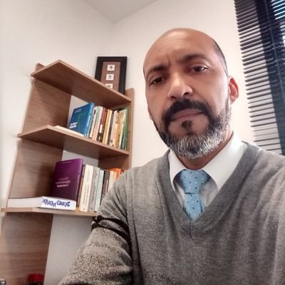 Advogado, psicólogo, consultor. Téc. PD, Pós-graduado direito público, Mestrando. Atuação em Contratos, Associações, Sustentabilidade, CT&I. Andrade Advogados…
