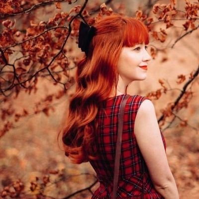 Se amó tanto que su sonrisa volvió a la vida y en sus grietas lleva los colores del arcoíris.