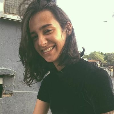 Estudante de Biomed, atriz , amante de arte, livros, games, música, poesias e política ❤ 🚂✈️⛵