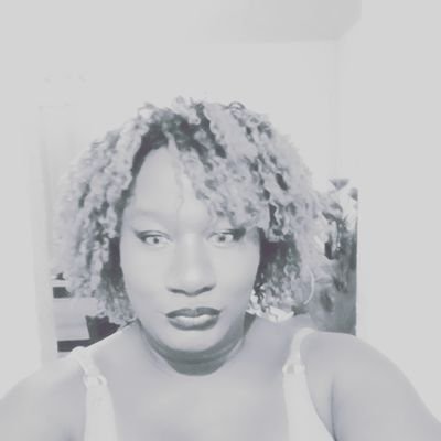 NyckMartins33's profile picture. Eu sou divertida surtada gosto de viver a vida eu gosto de falar de assuntos como LGBT casa gastronomia filhos marido e de tudo um pouco