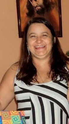 Muito feliz! Na vida ganhei grandes tesouros:Filhos, família e amigos.
