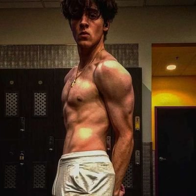 16 year old tryna live my dreams of bodybuilding and being successful in life