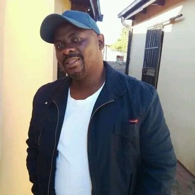 kaizer chiefs supporter , a man who love his wife and kids. Munghana lonene FM is my friend since i was born.reading Bible is my passion and I love God.✌️⚽✌️