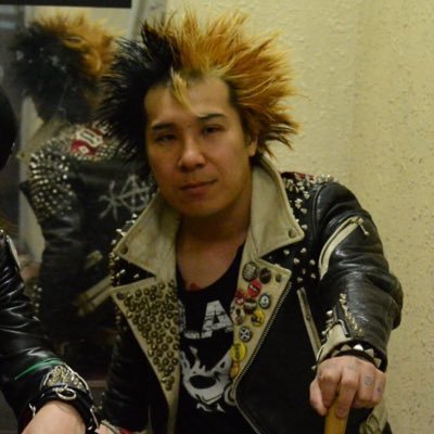 札幌のパンクバンドBLAGボーカル。無鉄砲こそ我が美学!夜露SICK!バンド、弾き語りで活動中! 道内、道外問わずライブ、イベント、テレビ、ラジオ、出演オファーはお気軽に!( イベント、ライブも企画してまーす YouTube→ https://t.co/c5mf5klSTI