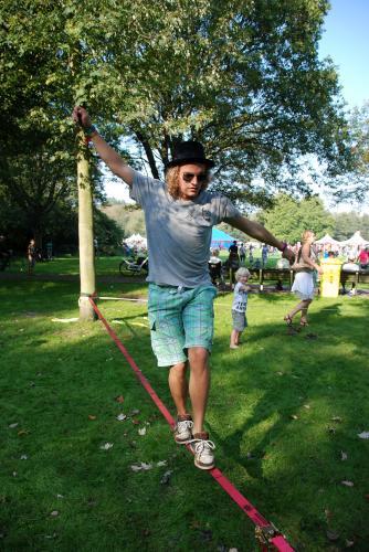 Slacklinen is een trendsport; balans, concentratie, coördinatie en fun! Slacklineshop.nl biedt slacklines van Gibbon, Slackstar en Slacktivity. #slackline