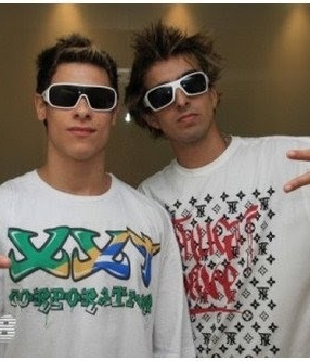 Fãn clube feitos pro DIVOS' @diegothug e @LeoSchulzWOW que eu amo de coração Fãn  clube não oficializado :) Dona : @mylenemarcelino segue ai segue ;B