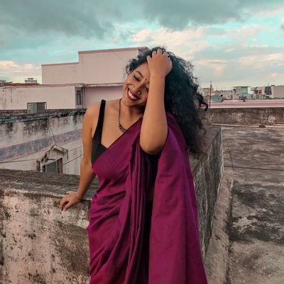 musingsilivein's profile picture. I sing. I love. I live. 💛