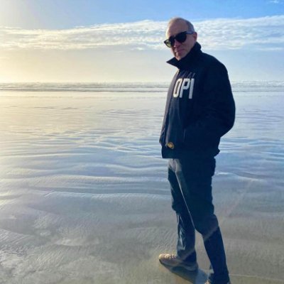 (PROMO ACCOUNT ONLY; find me active elsewhere)
Portlander. Author. Film guy.
Soccer nut. Burner. Poet.
Board member @opipdx