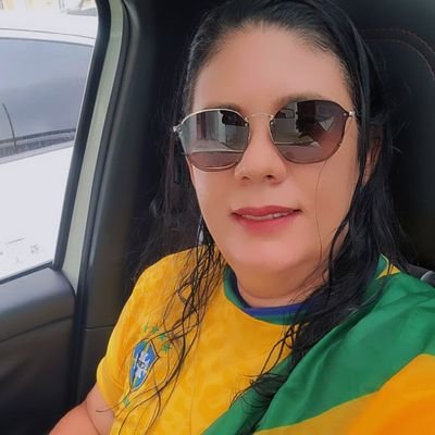 Baiana,Católica,Contadora, administradora, anti pt e torcedora do Esporte Clube Vitória