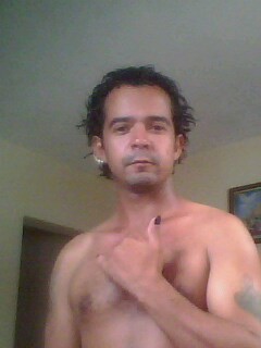 um kra simples humilde gosto de mulheres,musicas,rpg computadores sou simpático estatura media olhos castanhos cabelos preto físico atlético