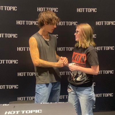 yourdadsfavokok's profile picture. ok ok