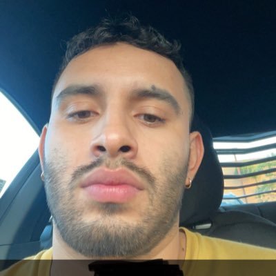 Geovanni_13_'s profile picture. Pero no eres feliz con él