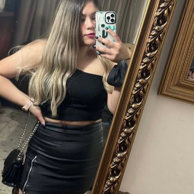 rebecamora16's profile picture. 