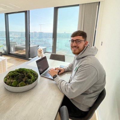 currency trader, building https://t.co/qe9nzeRedt + own a few other business