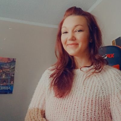 Cec0912's profile picture. I'm a human 🐝