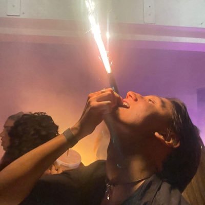 Santi_0530's profile picture. a mi m descuidas y ya m dormí