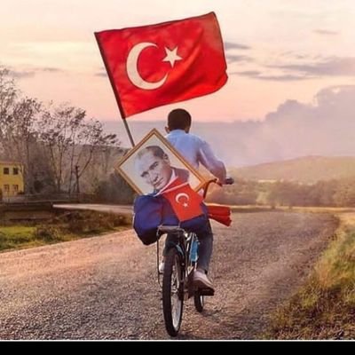 Kaptanvau33's profile picture. Ayakta ölmek diz üstü yaşamaktan daha çok onur vericidir.