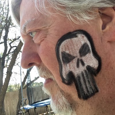 thedavestor's profile picture. 