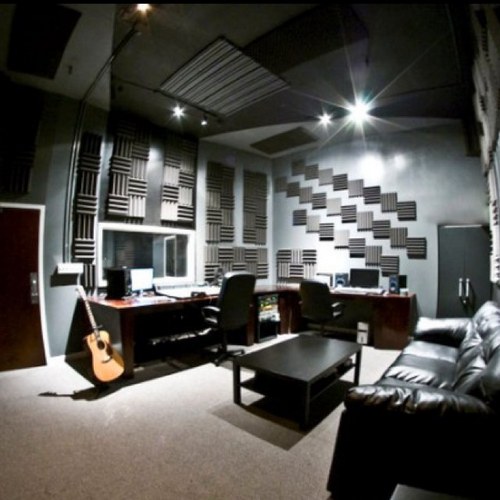 Writes Recording Studio in Brooklyn NY features the latest Pro Tools and latest interfaces.Contact Us to book - bryan@writesrecording.com